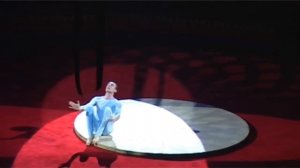 Denis Bezkorovainy hand-stand