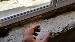 Как установить подоконник к пластиковому окну с кронштейнами