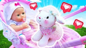 Кукла БЕБИ БОН — Беби Анабель и овечка вместе купаются и кушают! Видео для девочек с Baby Born