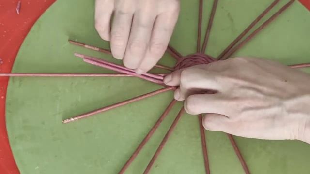 Плетение круглого дна с переходом в стенки . Способ 1 смотреть онлайн