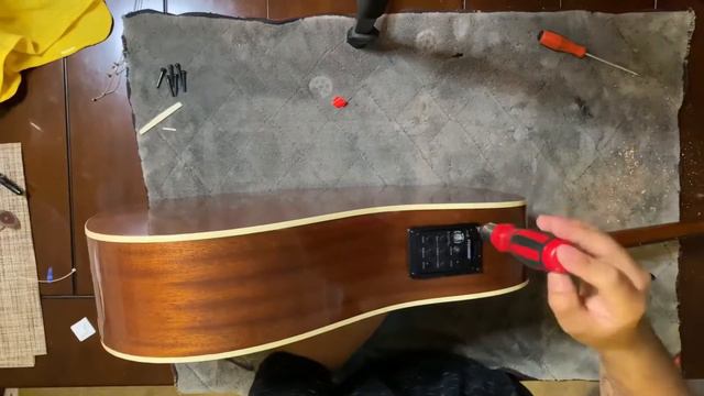 Instalando la pastilla Fishman.... como suena? смотреть онлайн