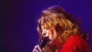 «Эхо первой любви»,  стихи Роберта Рождественского, музыка Евгения Мартынова, поёт Лариса Черникова