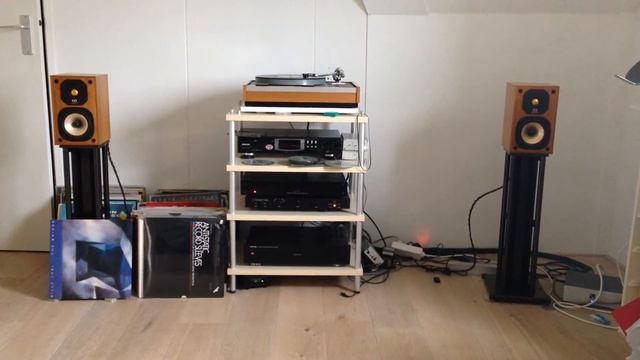 Monitor Audio Studio 2 / Thorens TD 125 смотреть онлайн