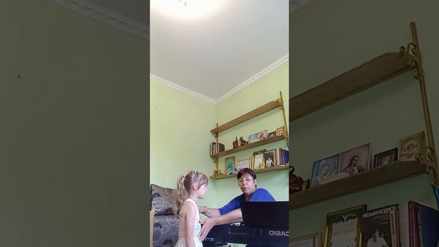 Первый урок вокала. Топорищева Полина. Настройка дыхания и координация слуха и голоса. смотреть онлайн