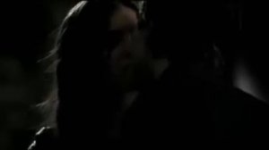 леди курят сигореты в тонких розовых пачках