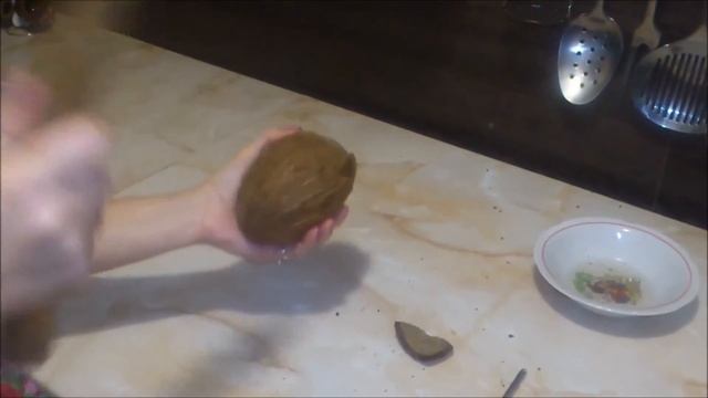 как правильно разбить кокос!!!