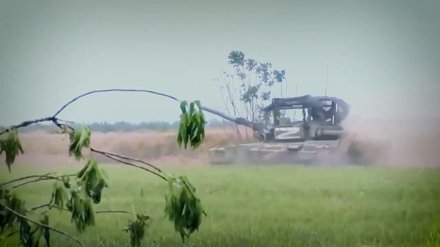Родину люблю, стреляю хорошо, кормят хорошо, в отпуск не хочу. Cлава ВДВ!