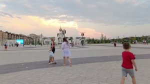 Анапа. Крещенский парк вечером. Многолюдно, не так, как днем