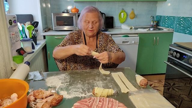 Куриные голени в слоёном тесте и беконе