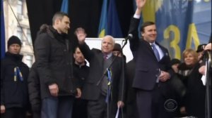 Senators John McCain and Chris Murphy address Ukraine protesters
