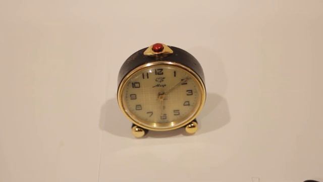 настольные Часы Будильник Мир смотреть онлайн