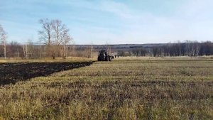 Мега пахота в 8 тракторов.