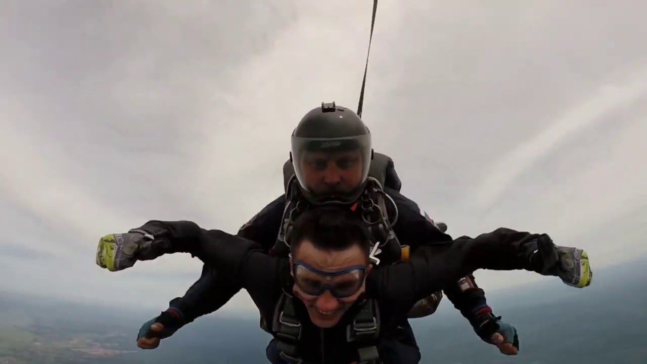 Прыжок с парашютом.  Parachute jumping