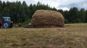 Т-40 погрузка и выгрузка сена. Сенокос завершён пора увозить домой. Жизнь в деревне. #трактор #сено