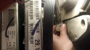 Снимаем ремень привода Volvo s60, s80, двигатель 2.4