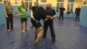 Валерий Крючков  С А О Стрела  Противодействие противнику, угрожающему ножом у г