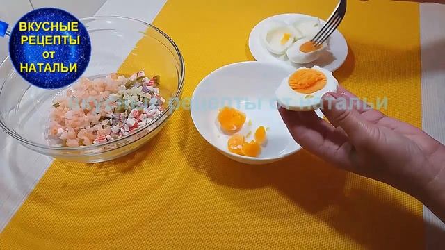 ЗАКУСКА НА НОВЫЙ ГОД 2020. ФАРШИРОВАННЫЕ ЯЙЦА с креветками и крабовыми палочками смотреть онлайн