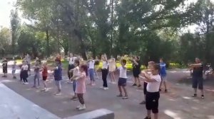Танцевальный  флешмоб ко Дню России.