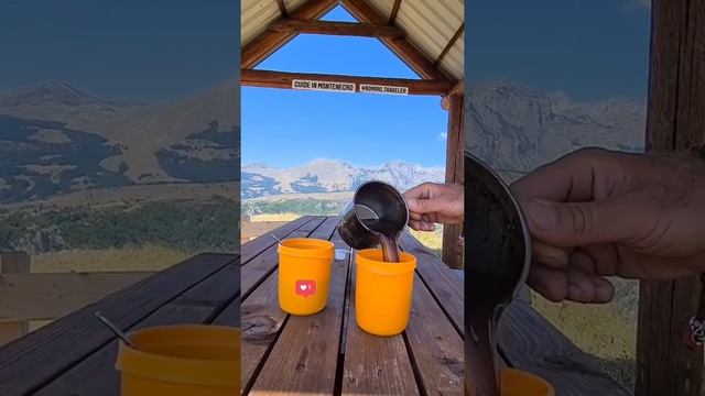 Черногория. Кофе с видом на горы. Туризм в Черногории. Отпуск в Черногории 2021