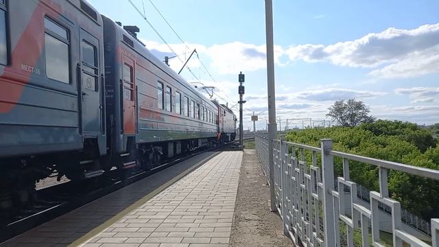 2ЭС6-094 со сборным грузовым составом + ЭП2К-013 с поездом №109 Омск-Рубцовск. смотреть онлайн