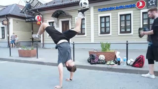 ЛУЧШИЙ УЛИЧНЫЙ ФРИСТАЙЛ С ФУТБОЛЬНЫМ МЯЧОМ В МИНСКЕ | финты с мячом | Минск 2020 смотреть онлайн