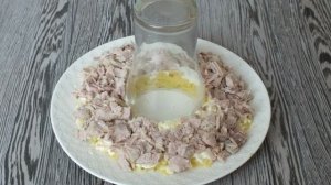 Салат Гранатовый браслет с черносливом и грецким орехом