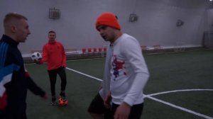 НАКЛБОЛ в ШЛЁПКАХ!  Удар мячом ДЖАБУЛАНИ в СЛАНЦАХ! / JABULANI EFFECT