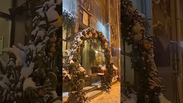 Видео заряжено новогодней атмосферой тепла и уюта