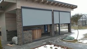 Вертикальные маркизы для защиты от осадков и солнца