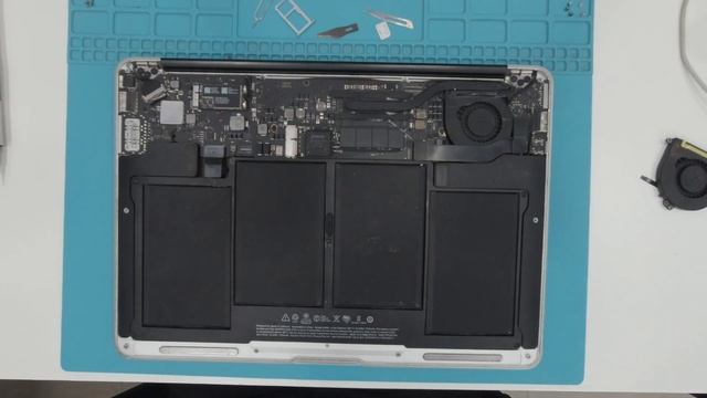 MacBook Air 13" (A1466) - Fan Replacement смотреть онлайн