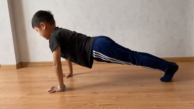 Отжимания с подтягиванием колена ?? смотреть онлайн