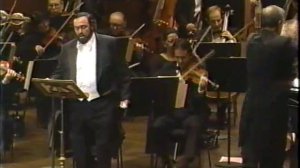 Luciano Pavarotti sings "Granada"