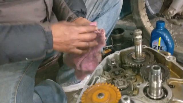Suzuki GS 150 complete engine overhaulling part 2 @kashifsuzukicentre