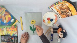 Цветик-семицветик. Поделка из цветной бумаги и картона