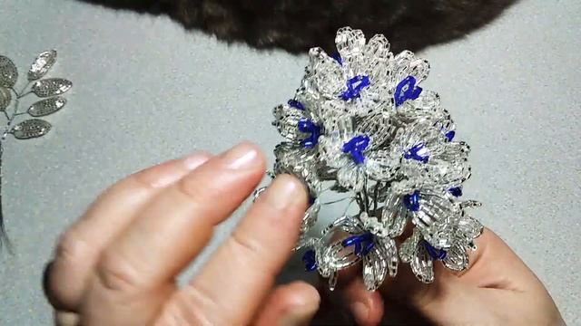 Бисероплетение. Мастер класс. Цветы из бисера. Новогодний букет 2 часть. Пошаговый МК . смотреть онлайн