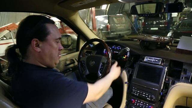Замена магнитолы Cadillac Escalade, парковочные линии и помощь при парковке