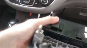 Как снять плафон салона Chevrolet Malibu.mp4