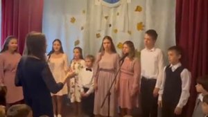 Песня "Мама" (Руки усталые тихо опущены...)