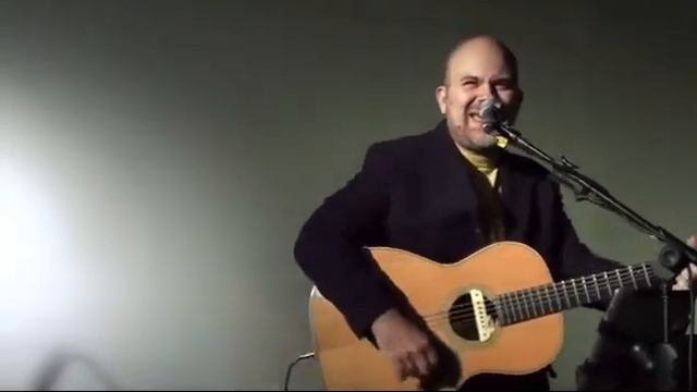 Alessio Lega live a Trieste "Piccolo valzer dei cercatori d'oro".