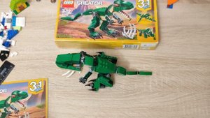 Обзор набора LEGO Creator 31058 Грозный динозавр в собранном состоянии