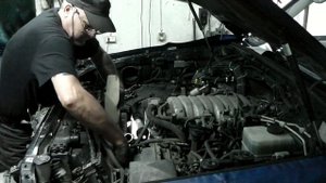 Toyota Lend Cruiser 100 двс 2UZ-FE замена грм и сальников клапанов, без снятия гбц. част 1