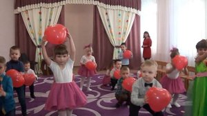 Детский танец с сердечками