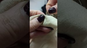 Ручной скорняжный шов.
