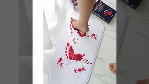 Антискользящий коврик в ванную комнату, коврик для ванной Кровавые следы 40*60см