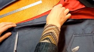 КАК УБРАТЬ СКЛАДКИ НА ЗАДНЕЙ ПОЛОВИНКЕ БРЮК .Брюки из кожзама видны все изъяны.