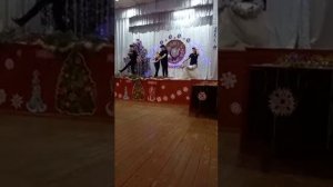 танец всё нормально у хулигана на новый год тонцуй снами??❤???