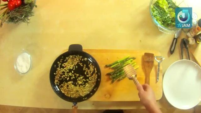 Салат со спаржей и тыквенными семечками. Быть Сержем МаRковичем.