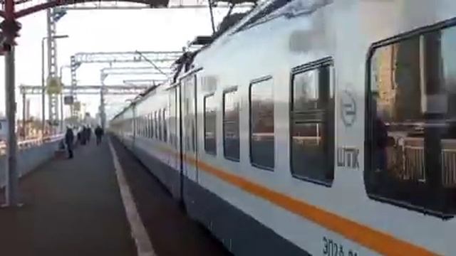 // Электропоезд «ЭП2Д-0121» сообщением «Москва-Савёловский вокзал» - «Дубна» на платформе «Депо» //