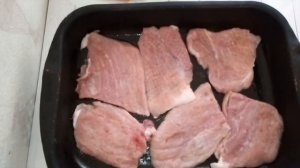 Отбивные с грибами и помидорами