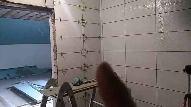 Укладка Плитки. Как приклеить 32кв.метра НаСтенной и НаПоЛьНоЙ керамической Плитки. смотреть онлайн
